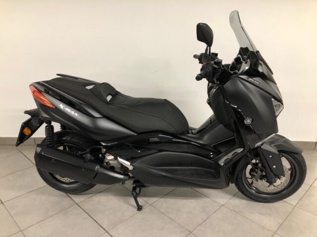 5308785  YAMAHA X max Scooter